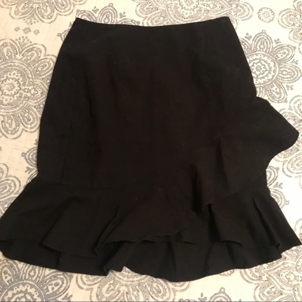 Black ruffled skirt 🖤